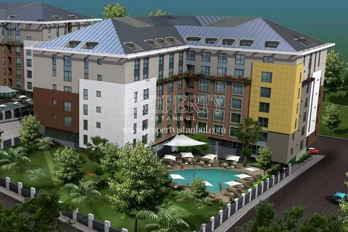 The outdoor swimming pool on the corner of Bomonti Palms Studios