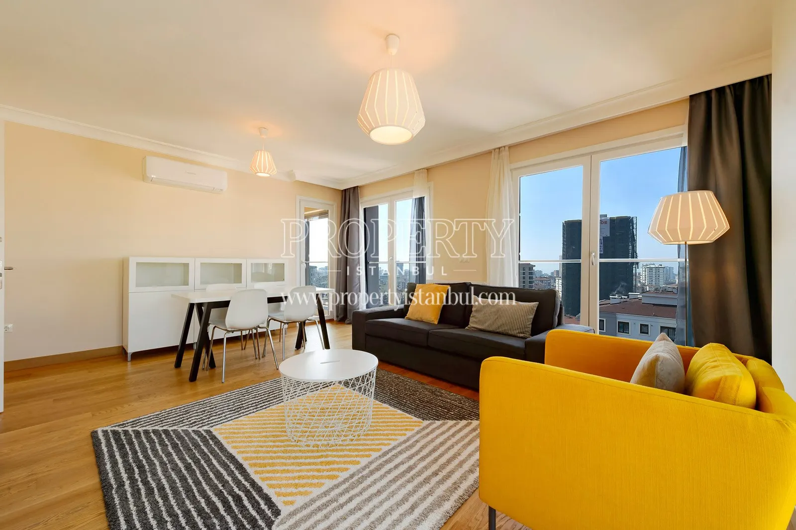 The living room of Kelesoglu Feza Sitesi