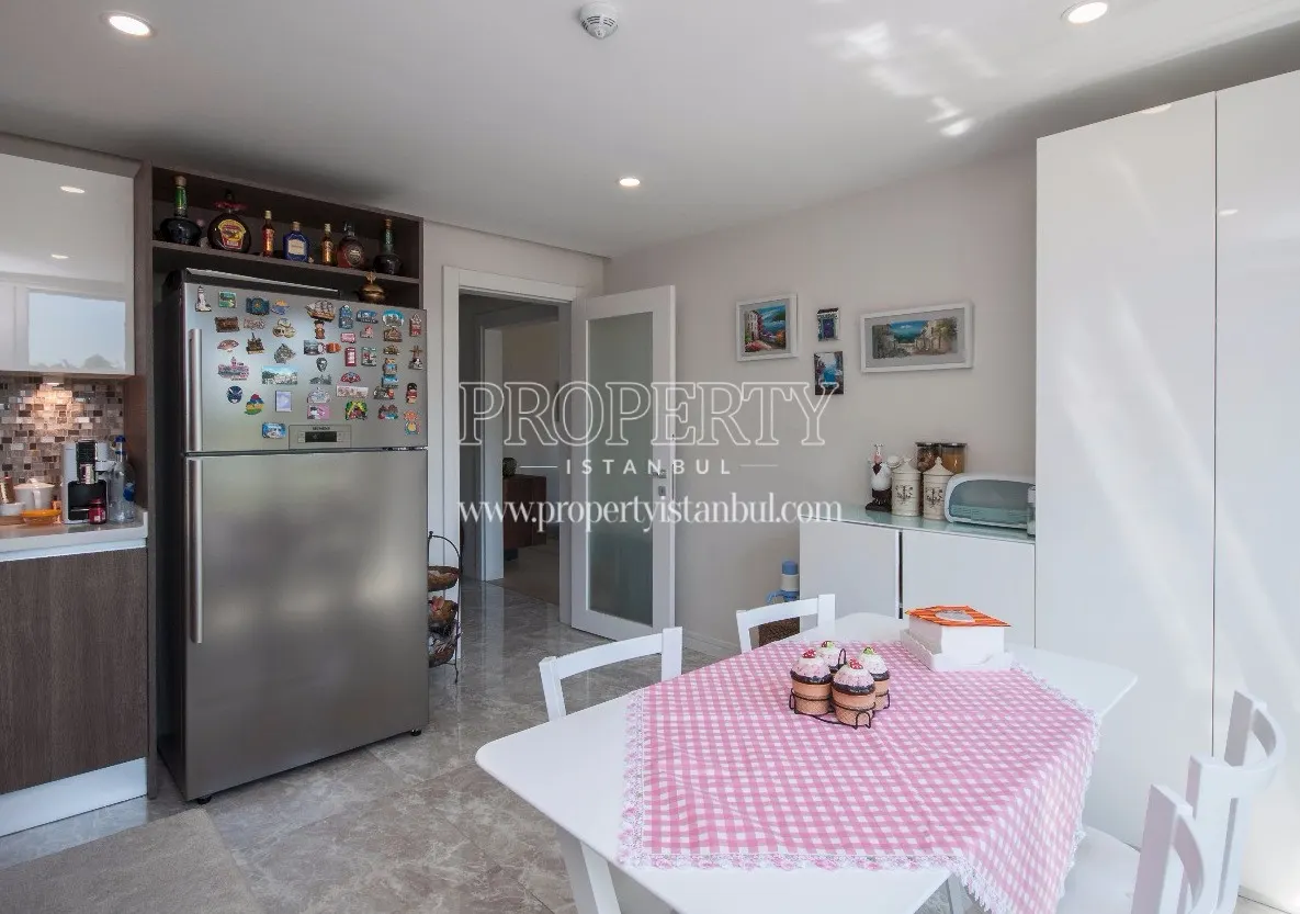 The kitchen in MaaNaa Etiler