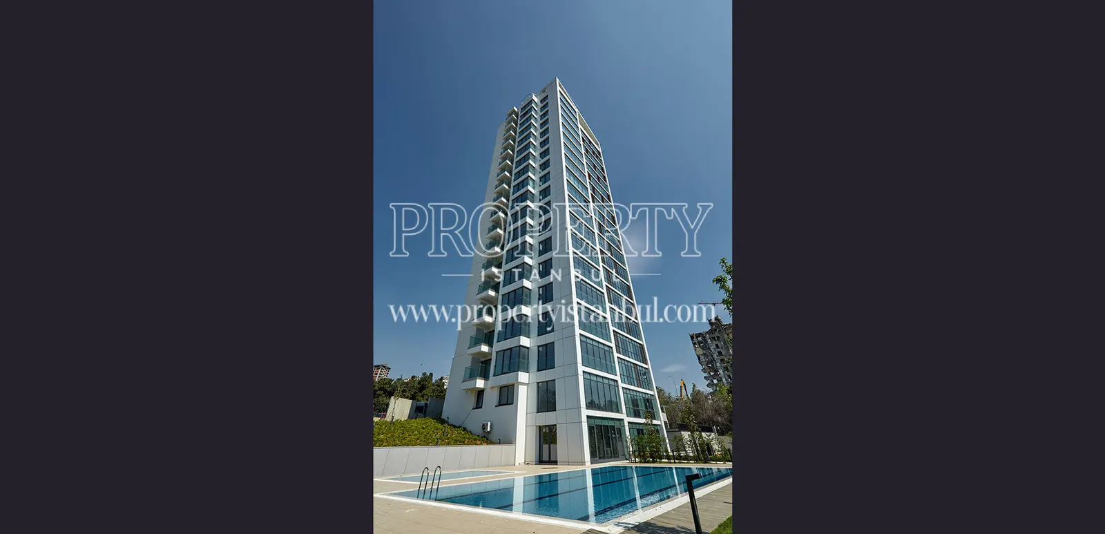Mesa Marmara building with the swimming pool
