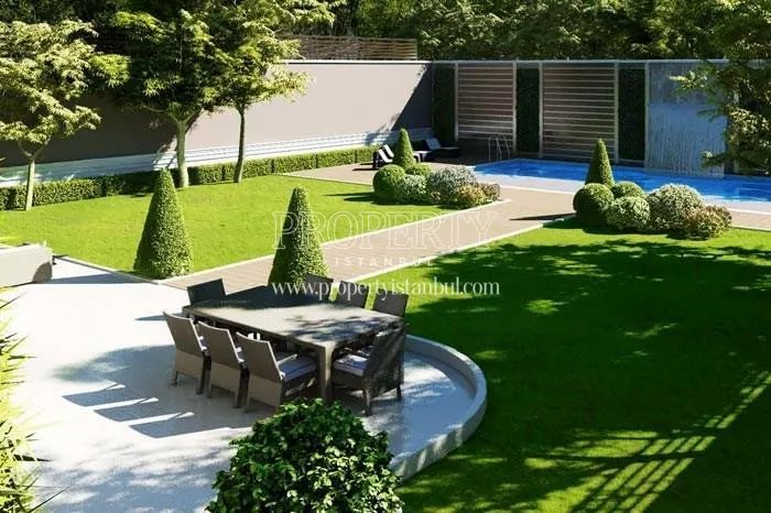 Private garden and swimming pool for the villa owners in o2 55 Istanbul