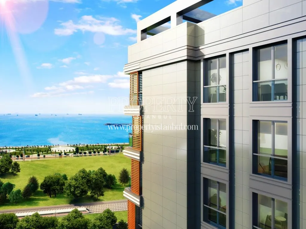 Portre Sahil building with a sea view