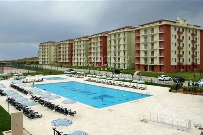 Sari Evler compound