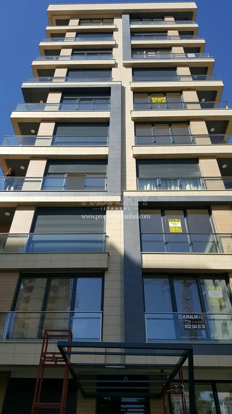 The front side of Uysal Apartmani