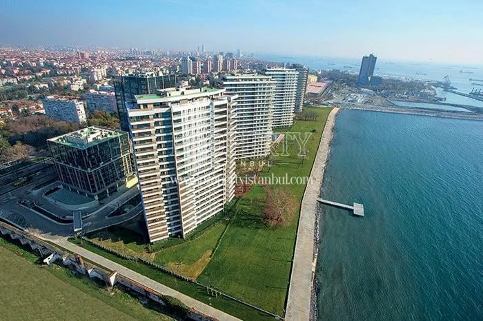 Yali Atakoy compound next to the Marmara Sea