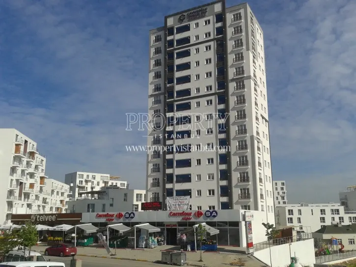 Yildiz Kule Tuzla building with a supermarket