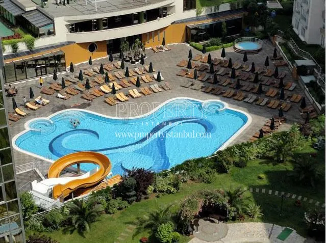 The swimming pool of the Agaoglu My Town Umraniye site