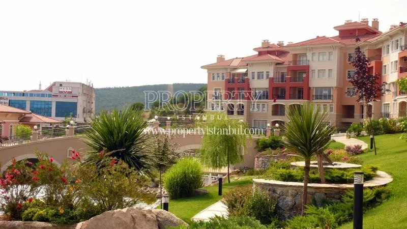 Akturk Rapsodi Evleri blocks with the garden