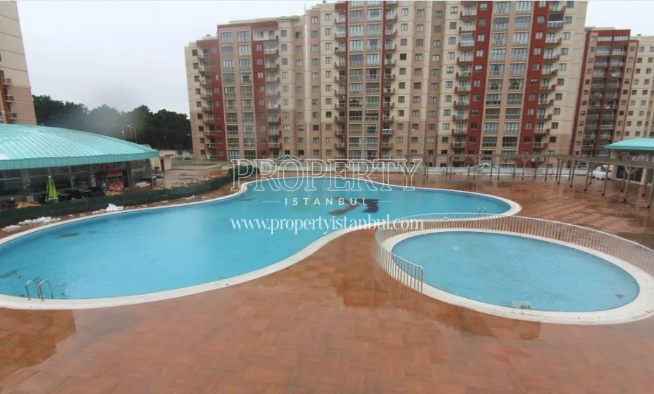Alemdag Emlak Konutlari swimming pools