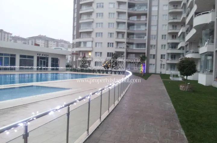 The outdoor swimming pool in Ayisigi Halting