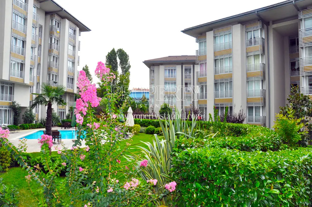 Badur Bogazici Evleri blocks from the garden