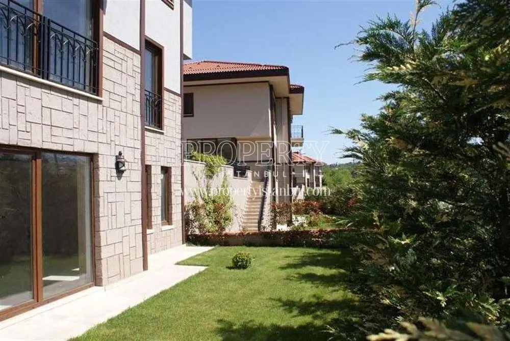 The garden of the villa in Bogazici Simas Konaklari
