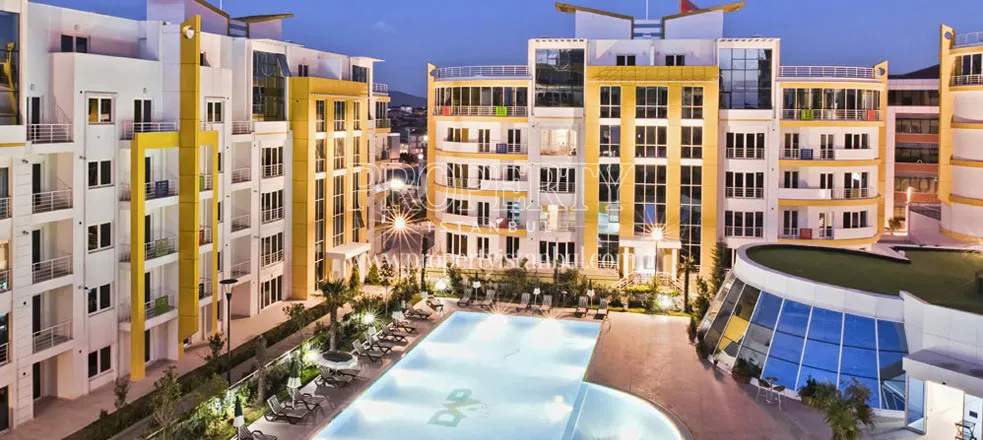 Centro Futura compound at night