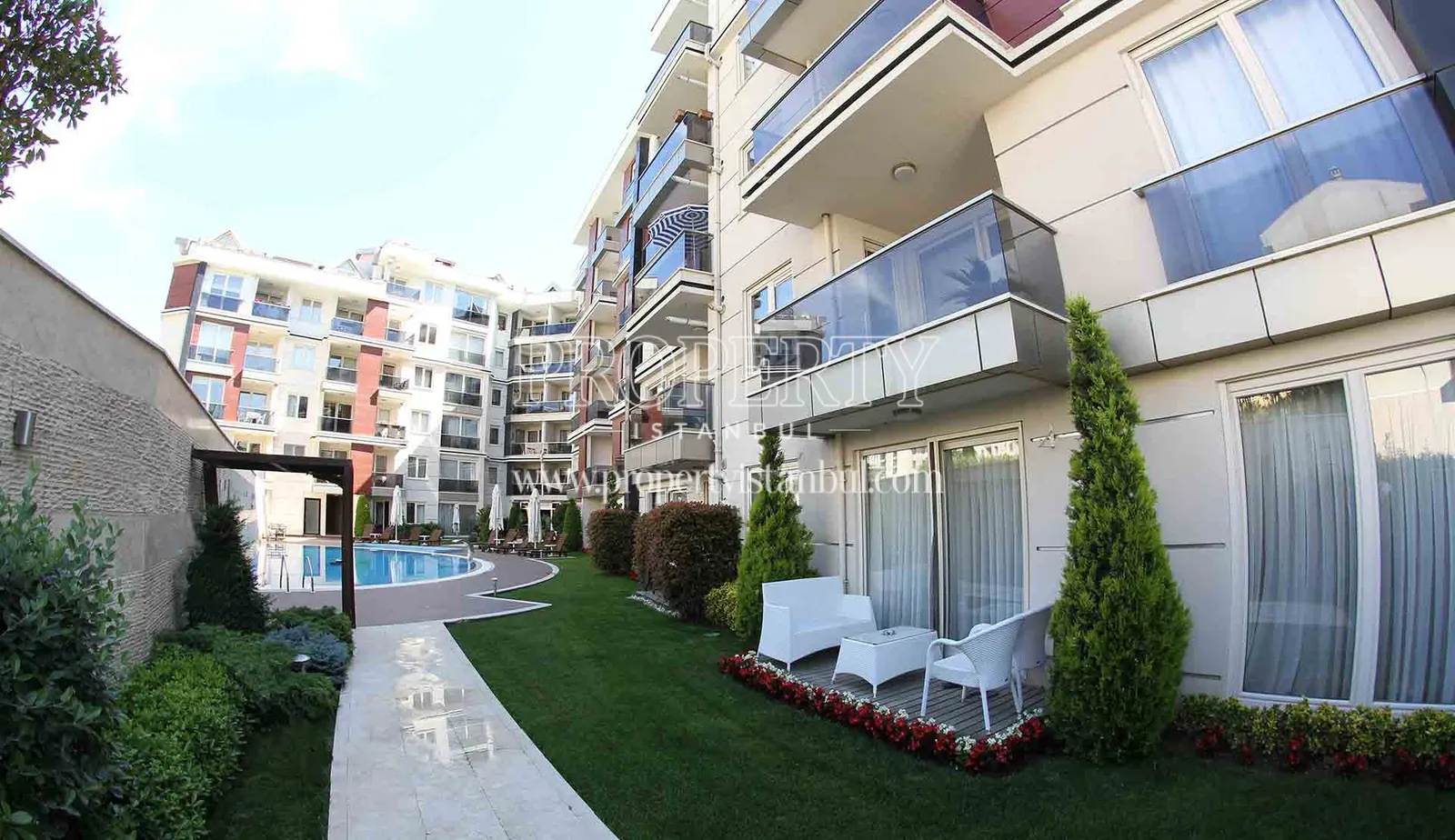 Corner Apartments site
