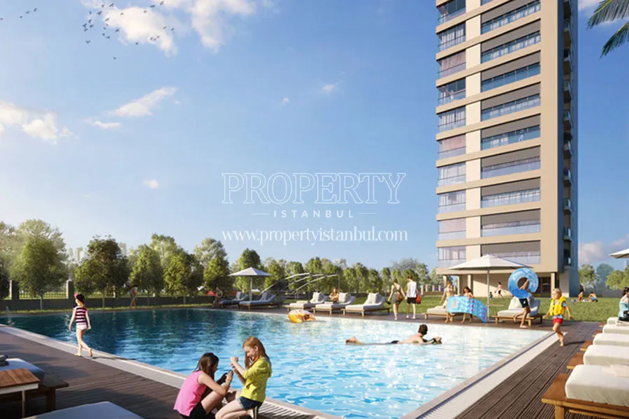 Coskan Sitesi building with the swimming pool
