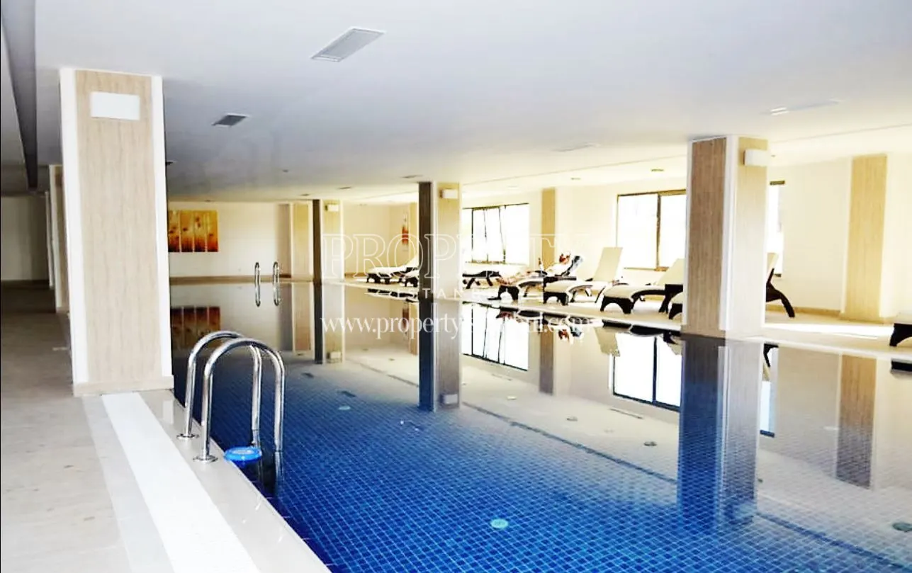 Deluxia Suites indoor swimming pool