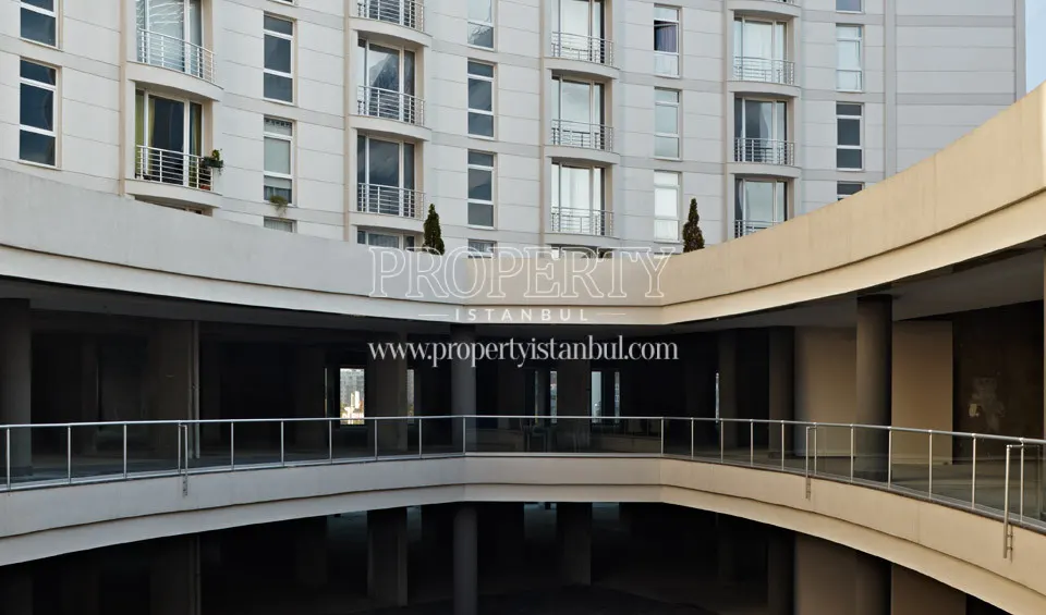 The courtyard of Ekinoks Beylikduzu Rezidans