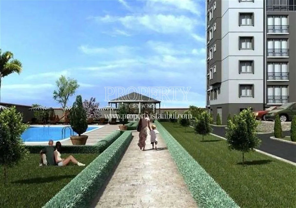 Erguvan Platin Evleri garden and the swimming pool with the residents