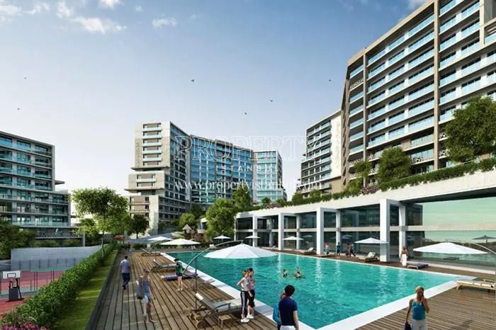 The swimming pool in the Evora Istanbul project