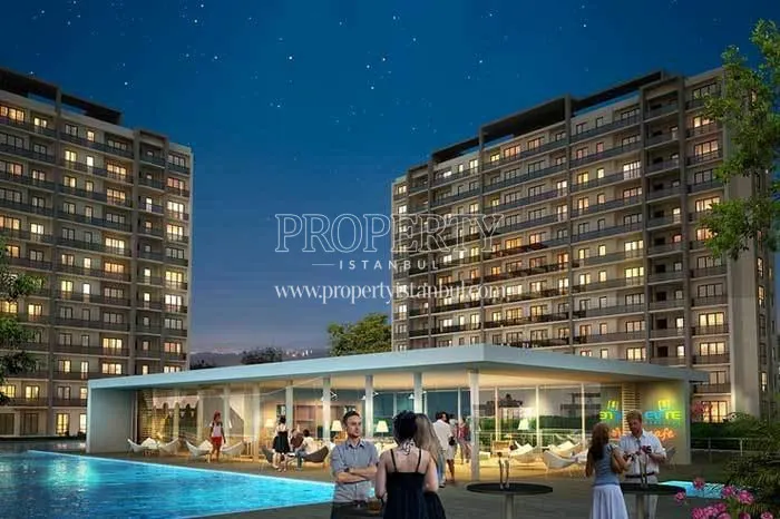 Ev're Gedizler outdoor swimming pool at night