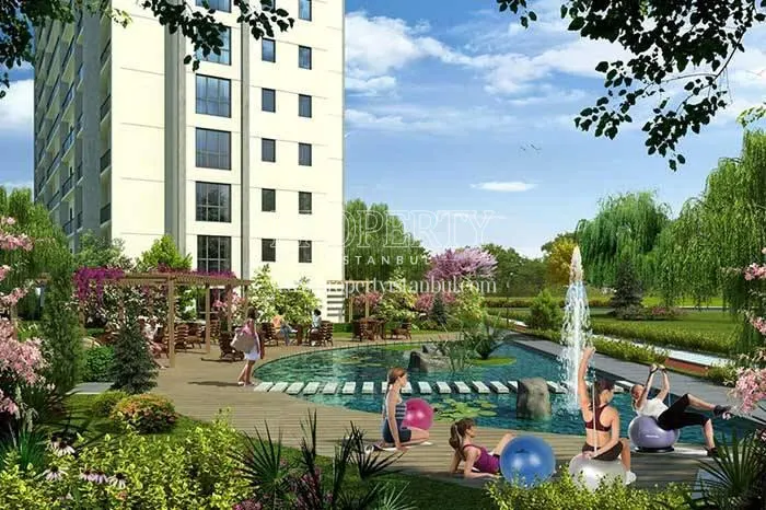 Ev're Gedizler residents doing sport next to the lagoon