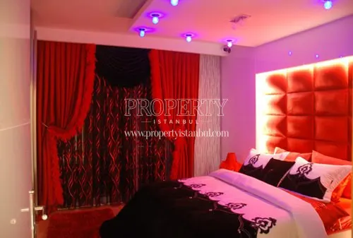 Red bedroom in Flora City