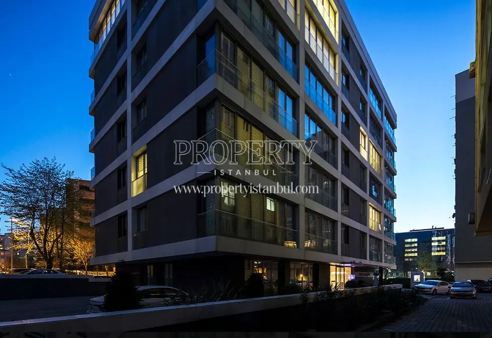 Gayrettepe 53 from the corner at night