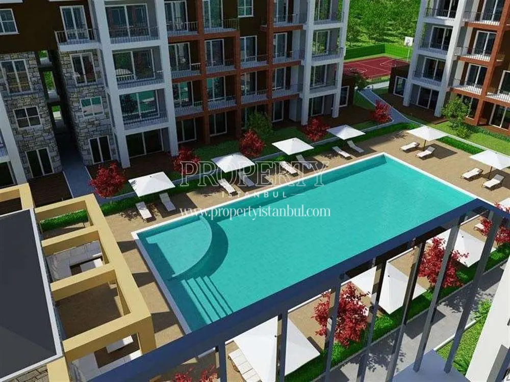 The swimming pool in Grand Slam Properties