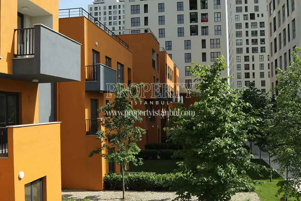 Hep Istanbul blocks with the garden