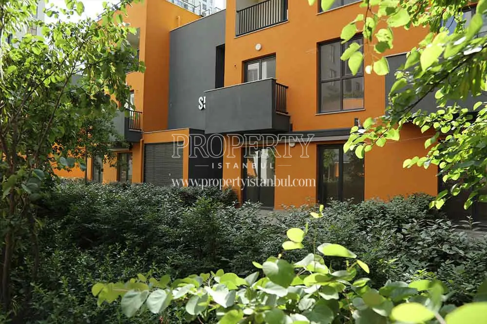 Big garden in front of the building in the Hep Istanbul project