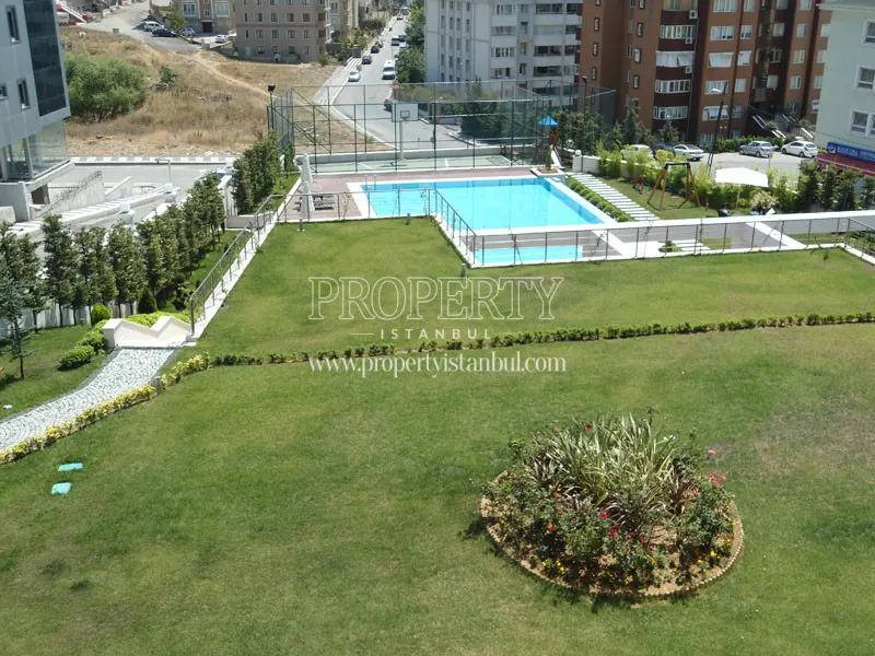 Inci Residence Atasehir garden and outdoor swimming pool
