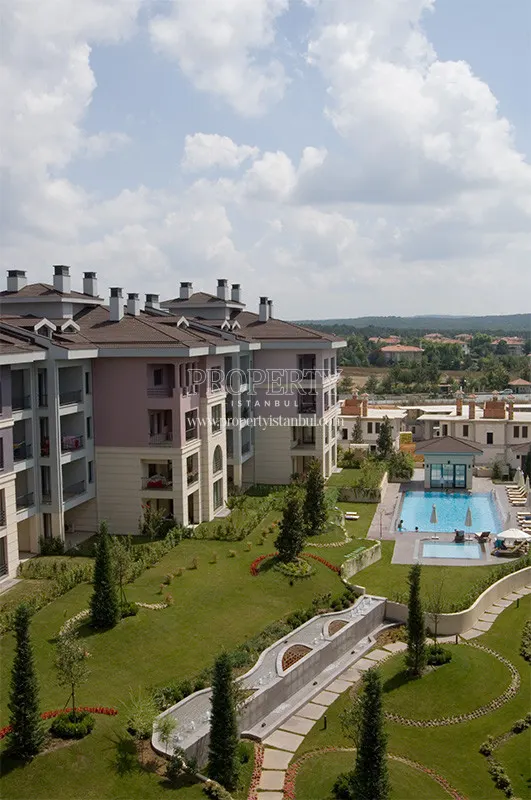 Istanbul Bis compound