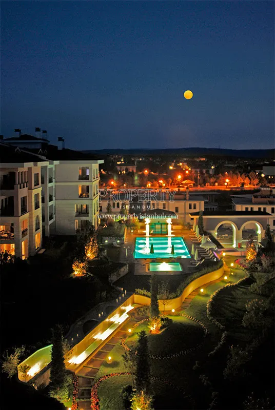 Istanbul Bis compound at night