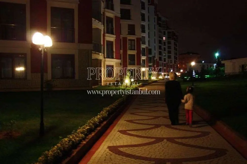 Kasr-i Lena Cekmekoy blocks at night