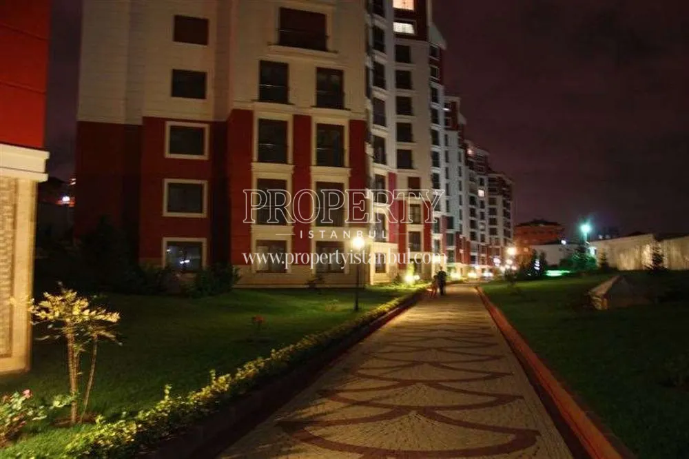 Kasr-i Lena Cekmekoy blocks at night