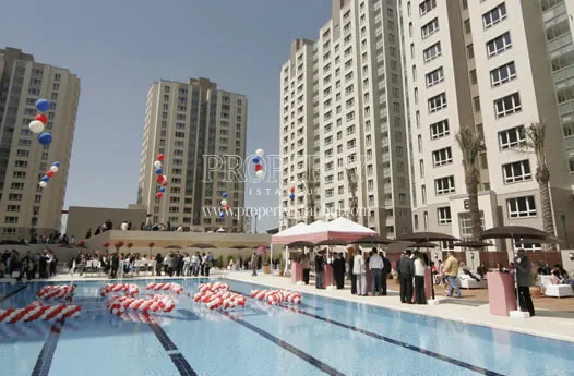 A small festival in the KentPlus Atasehir outdoor swimming pool