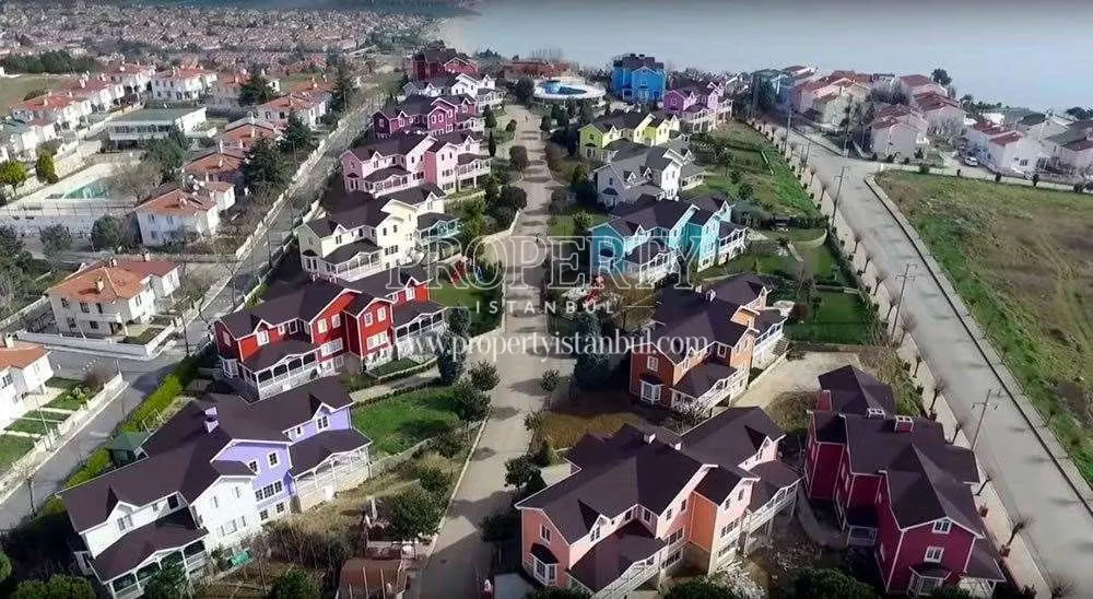 Leoland City Villalari houses from the top