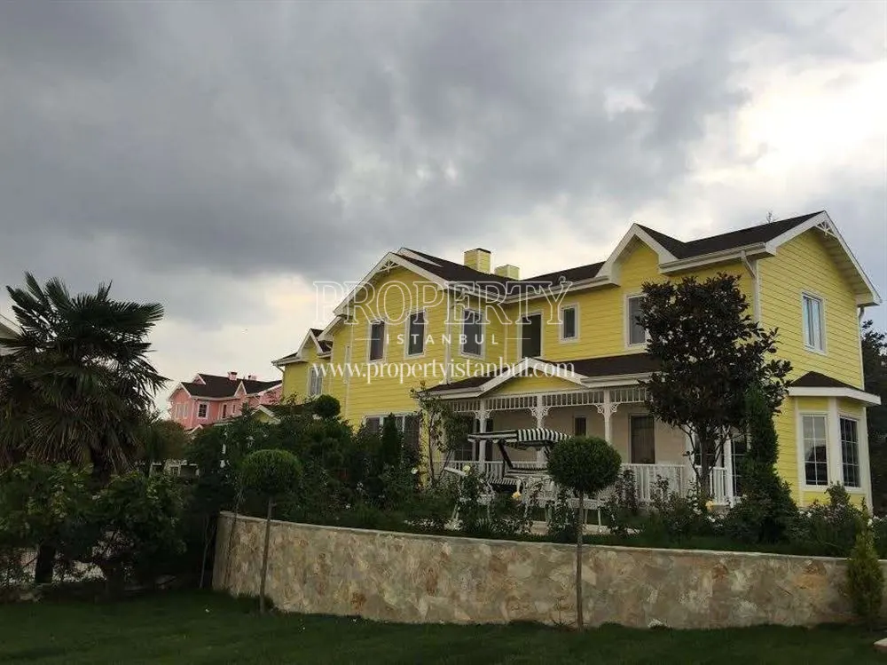 A villa in Leoland City Villalari houses