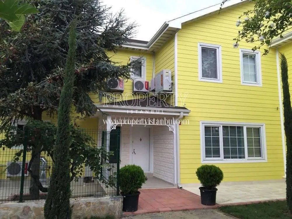A villa in Leoland City Villalari