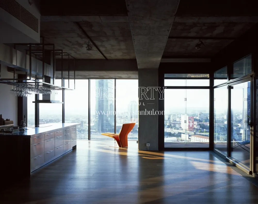 Empty kitchen in the Loft Bahce tower