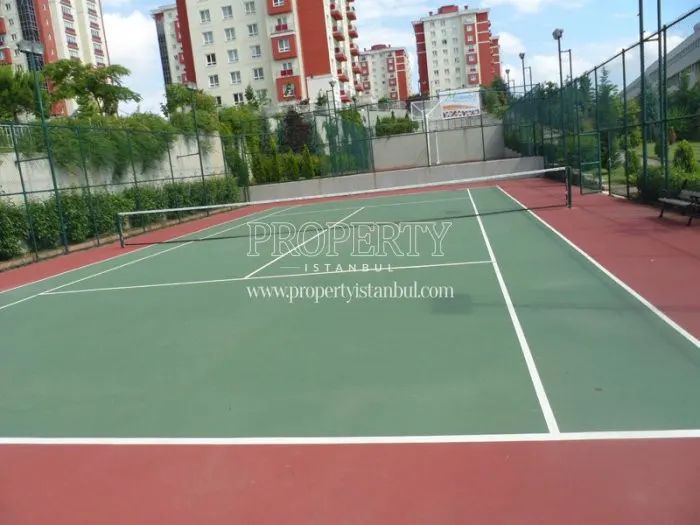 The tennis court in Misstanbul Evleri