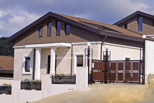A single house in the Neos Evleri complex