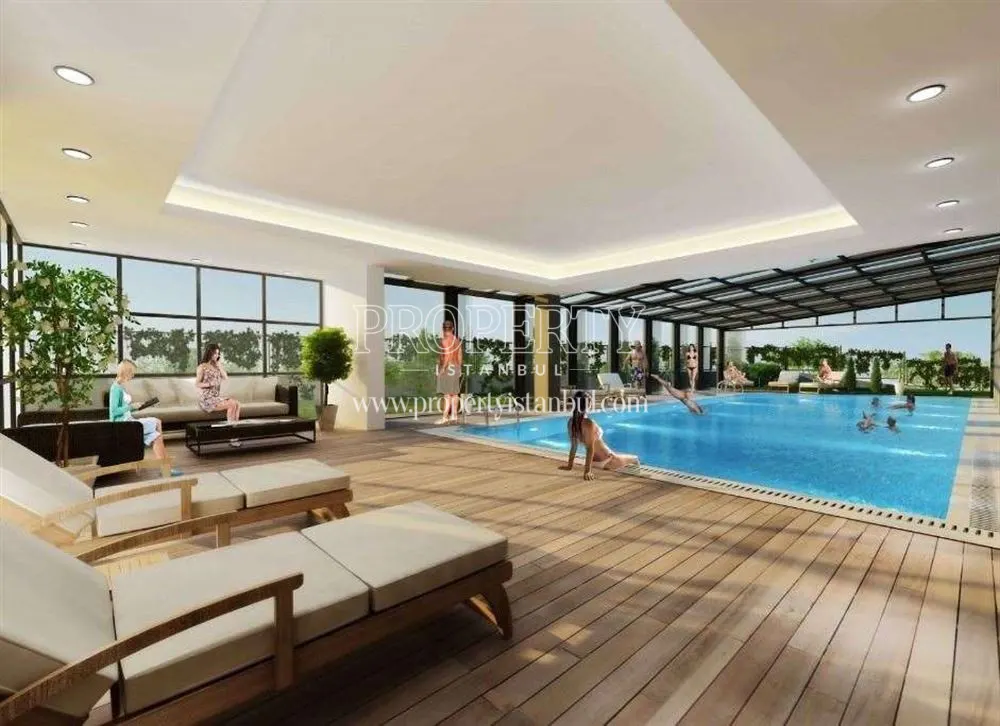 The indoor swimming pool in Orint Park
