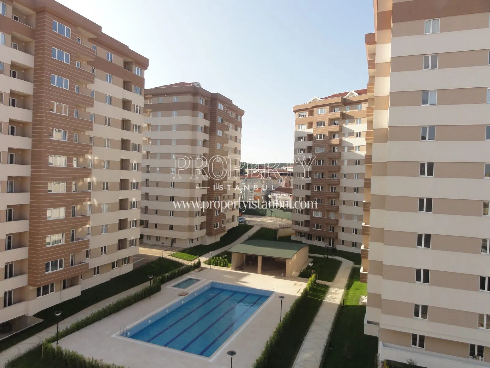 Parkverde Residence Tasdelen block with the complex's swimming pool