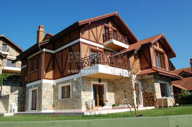 The luxury villa in Riva Konaklari