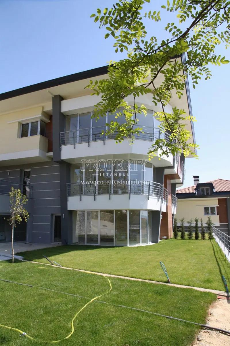 One of the villas with a garden in Seba Serenity