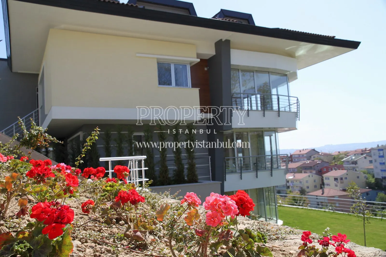 One of the villas with a garden in Seba Serenity