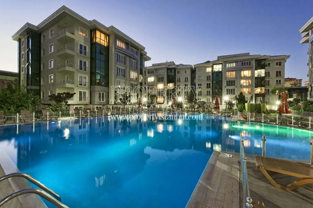 Selale Premium compound at night