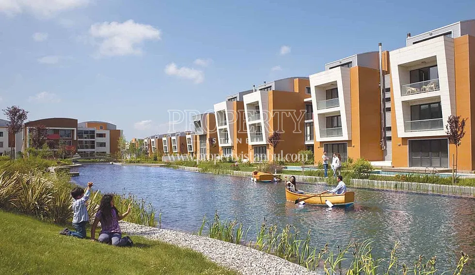 Villas and lagoon in Sinpas Lagun Istanbul