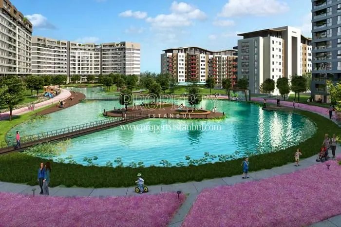 The residents enjoying the lagoon in Sinpas Liva Turkuaz